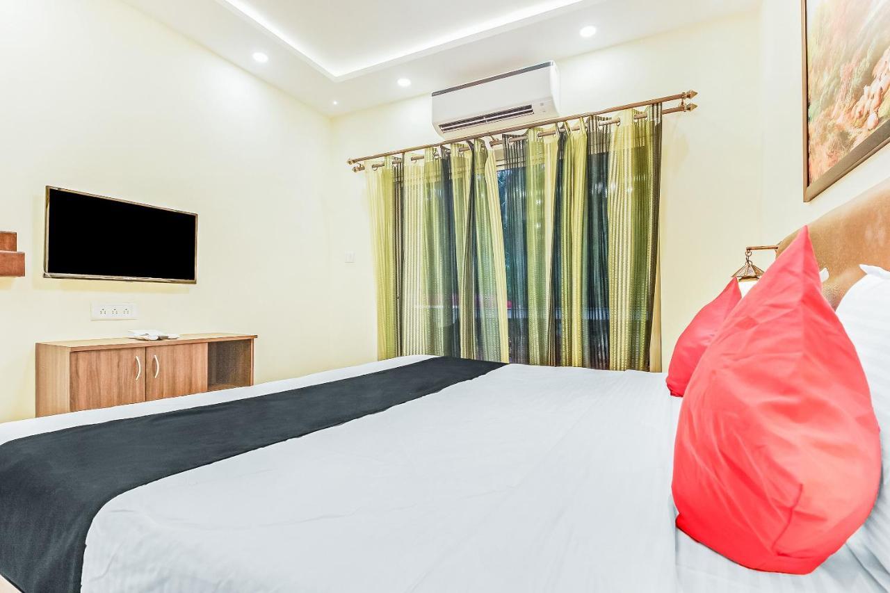 Capital O 64180 Adam'S Beach Resort Baga Esterno foto